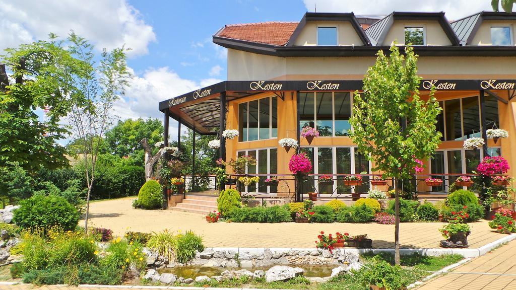 Kesten Futog Dış mekan fotoğraf
